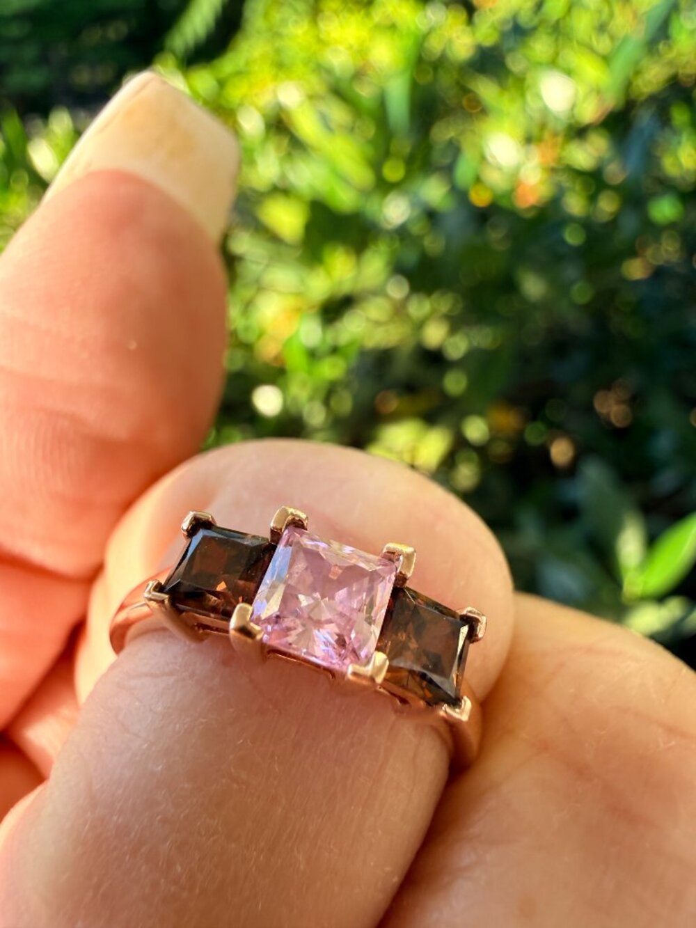 14k Rose Gold Ring 3-stone - Size 7 - 2.5g